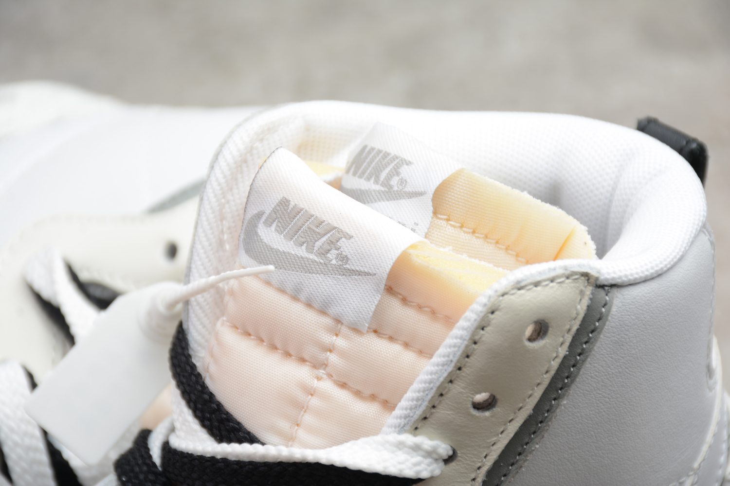 Sacai x Nike Blazer Mid Black/White BV0072-004