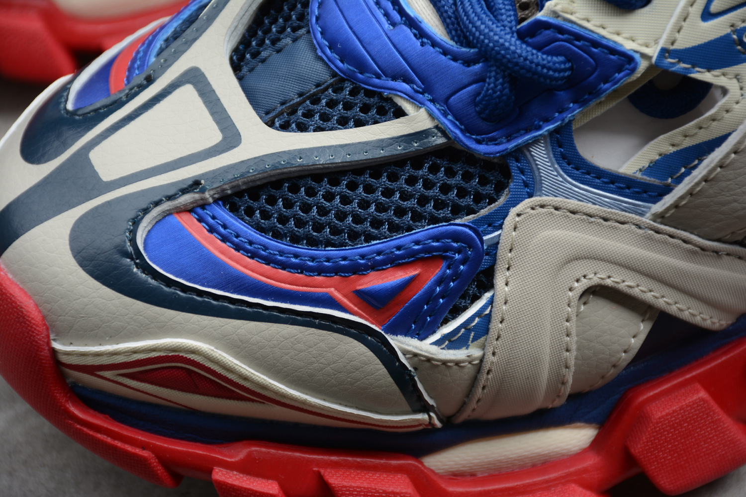 Bal**ci*ga Track 2 Stable Lichtgrijs / Blauw / Rood Schoenen -ECBA82547378