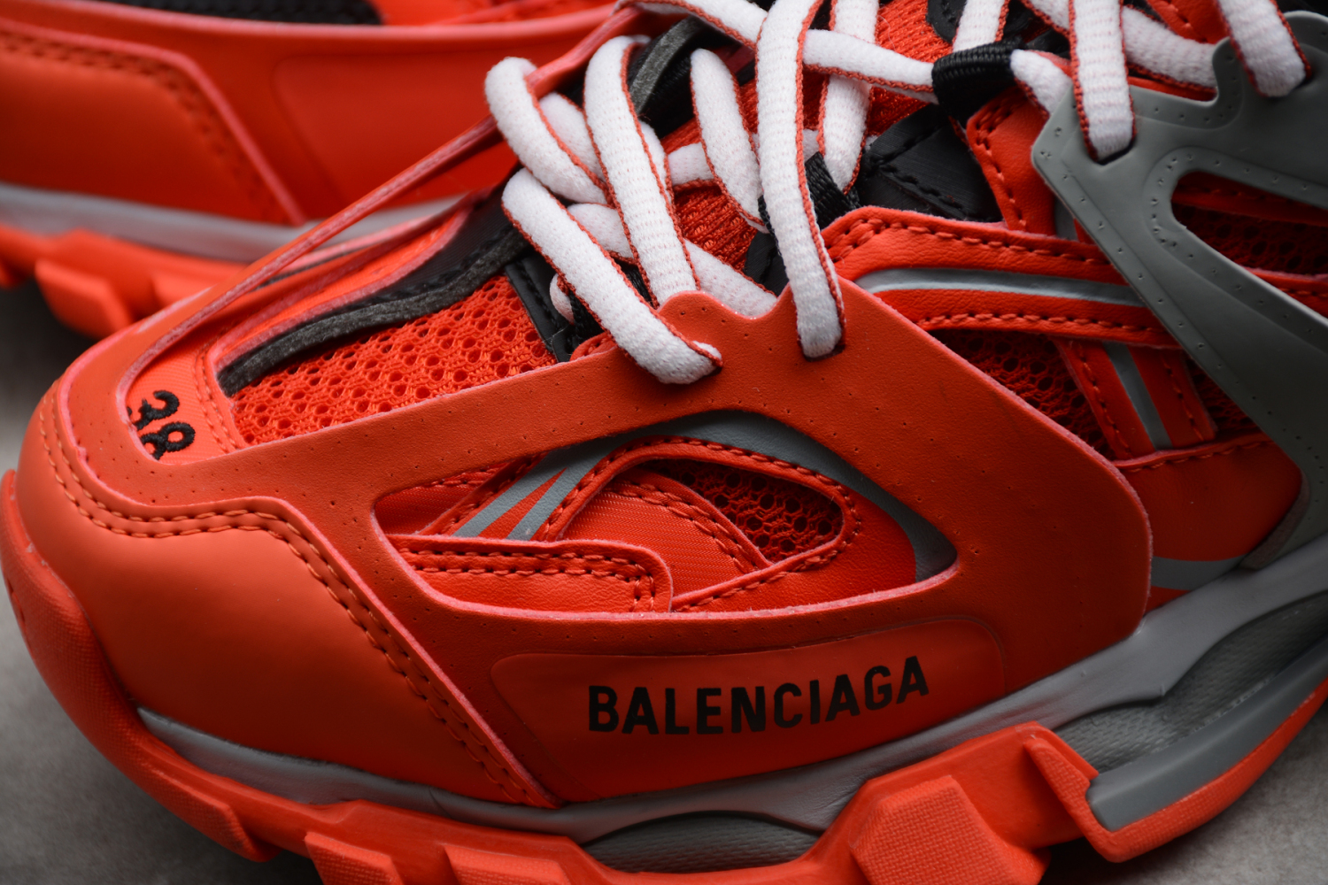 Bal**ci*ga Qiqi fashion 42436-W1GC2-1241