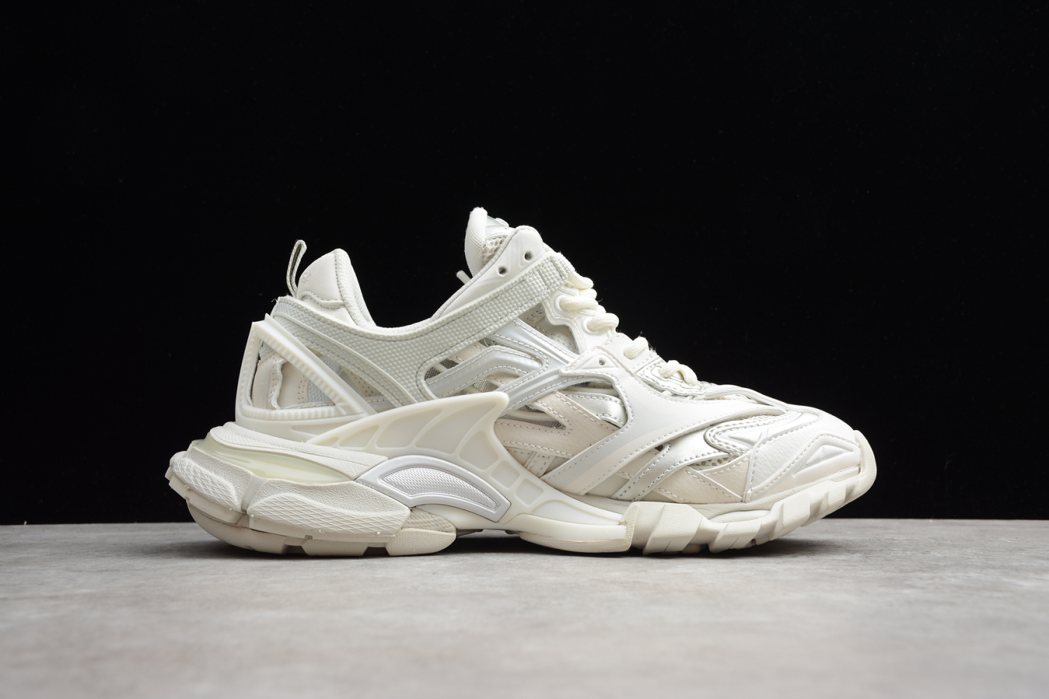 Bal**ci*ga Triple S 17FW  ECBA8202030