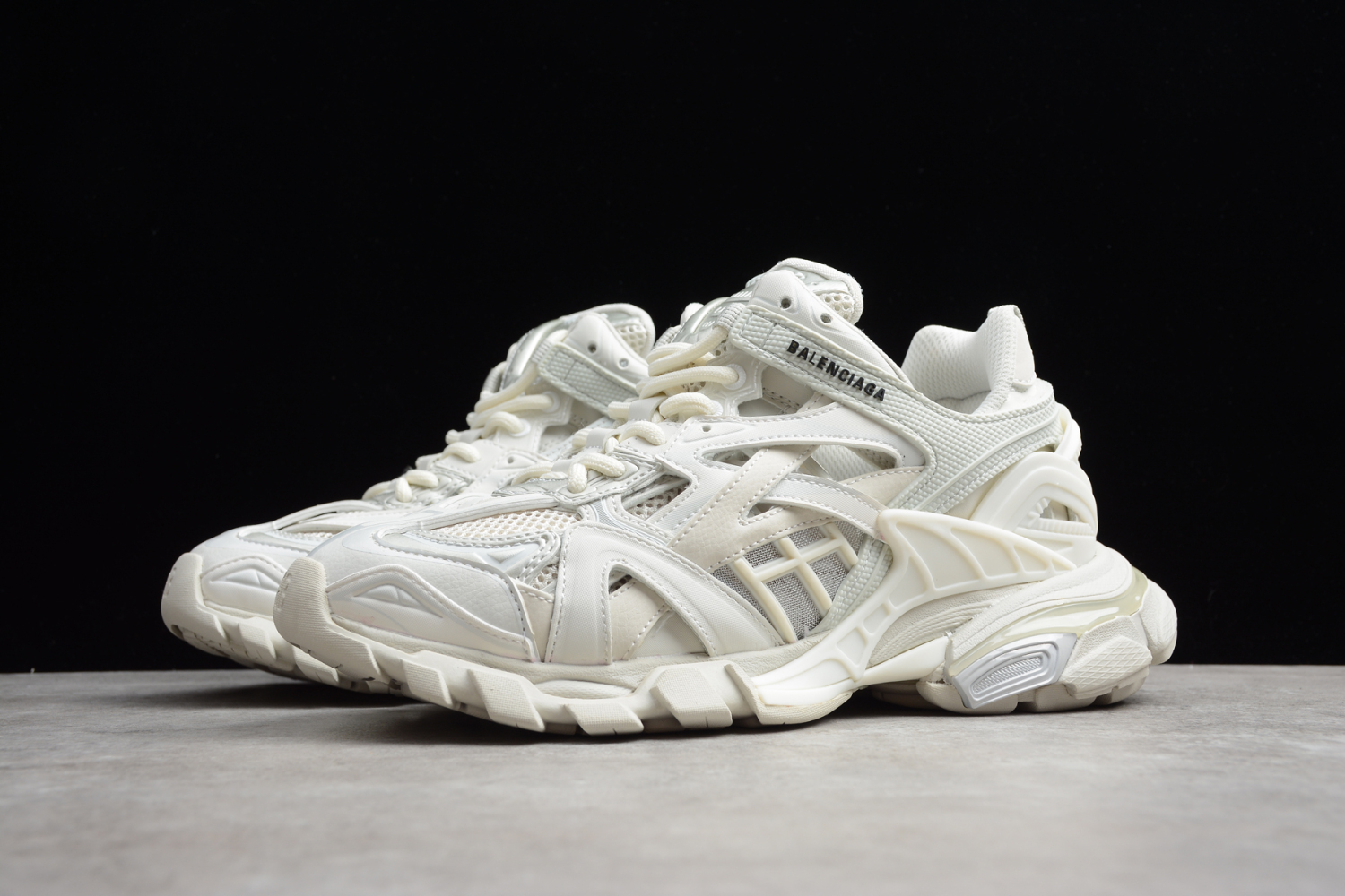 Bal**ci*ga Triple S 17FW  ECBA8202030
