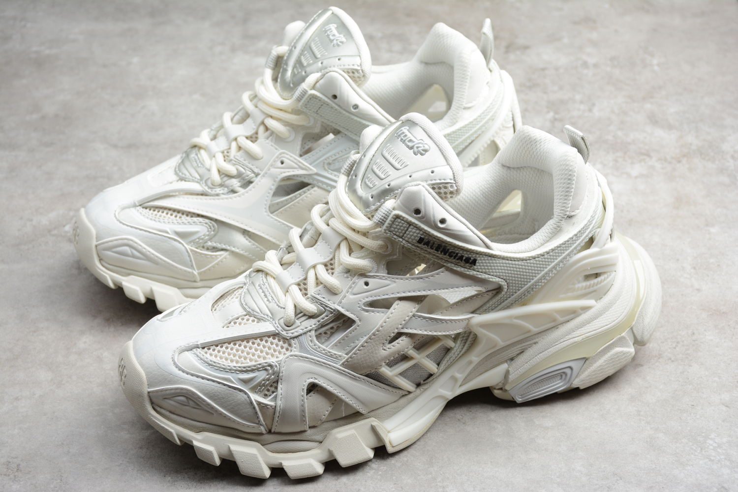 Bal**ci*ga Triple S 17FW  ECBA8202030
