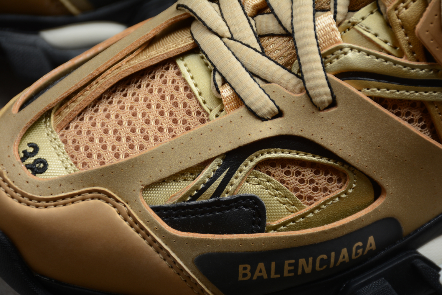Bal**ci*ga Track 2.0 Sneaker Gold White Black ECBL901004A