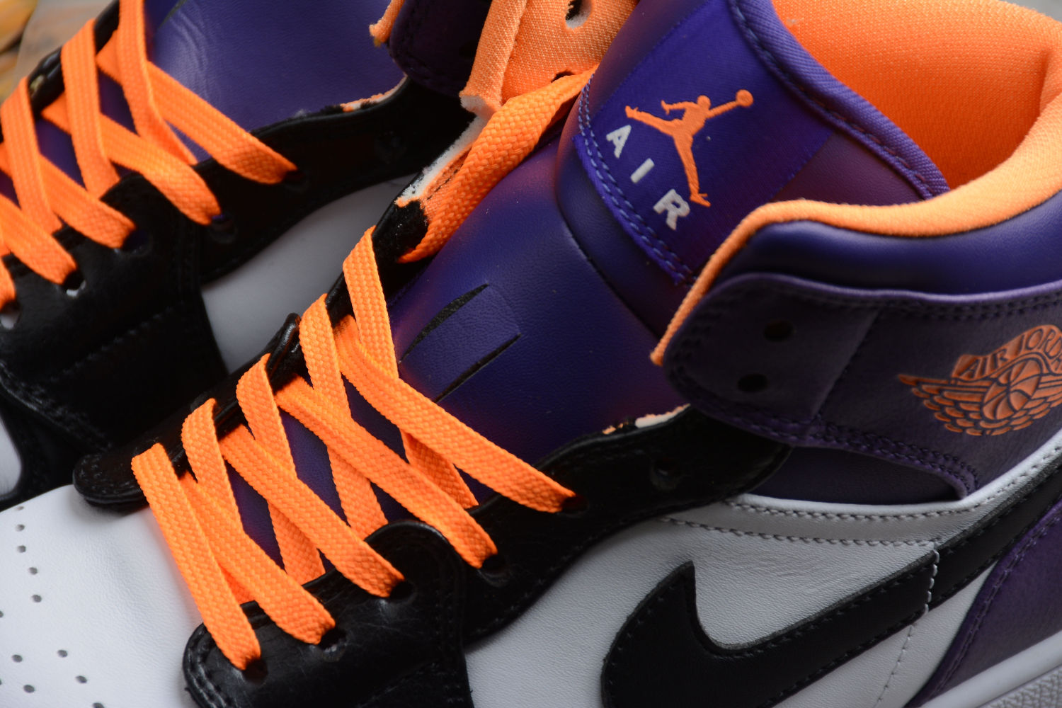 Jordan 1 Mid Phoenix Suns 554724-117