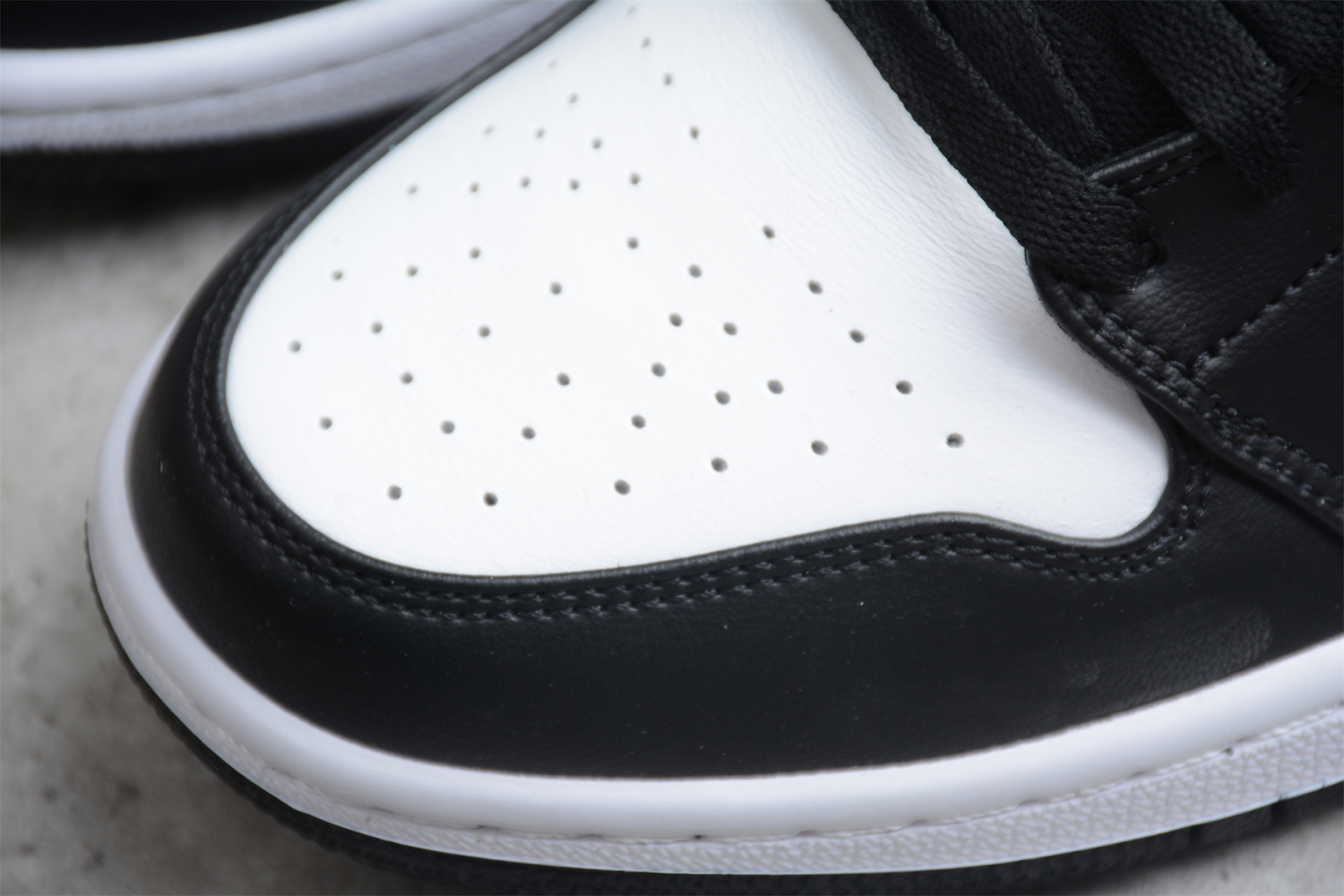 Jordan 1 Mid White Pollen Black 554724-177