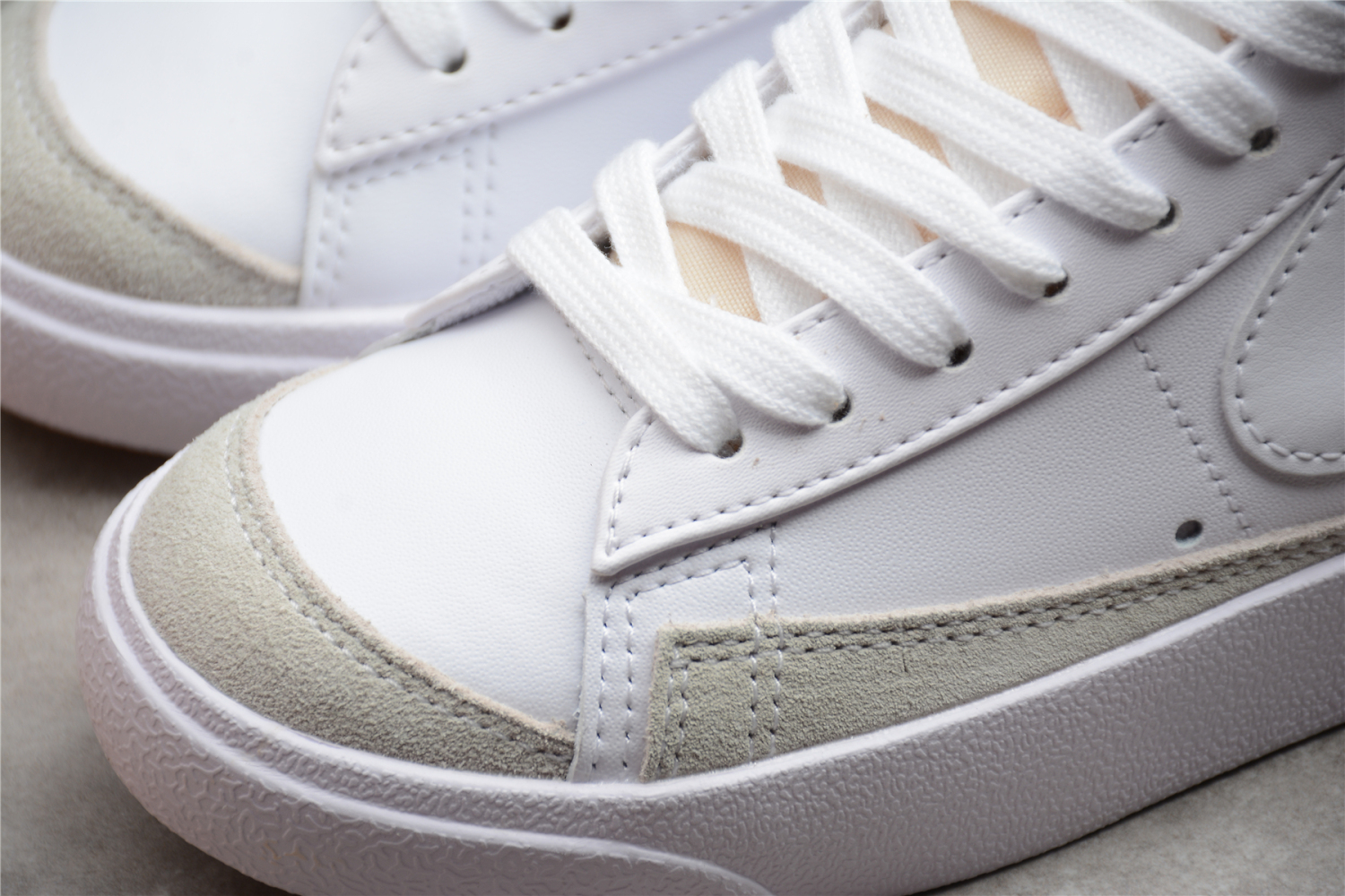 NIKE BLAZER MID 77 LX CZ4627-100