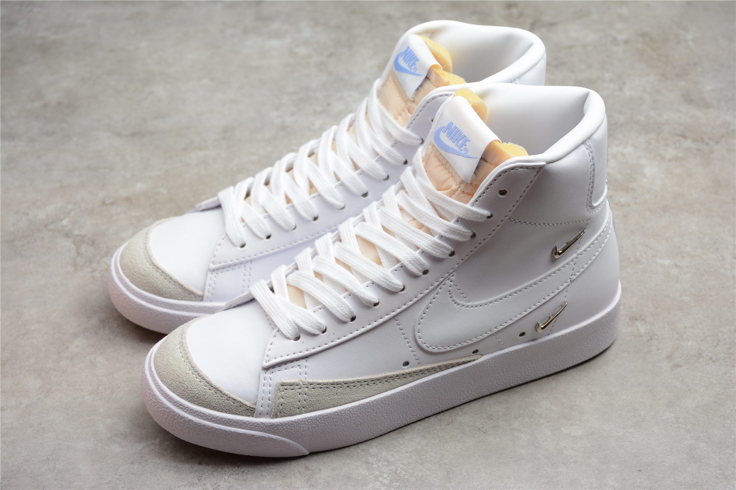 NIKE BLAZER MID 77 LX CZ4627-100