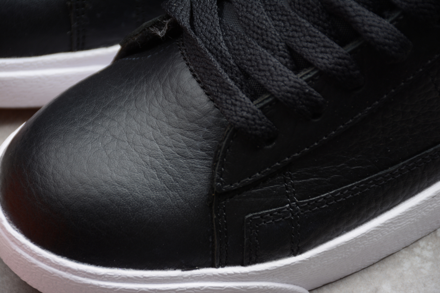 Nike Blazer Mid Retro Black White 845054-001