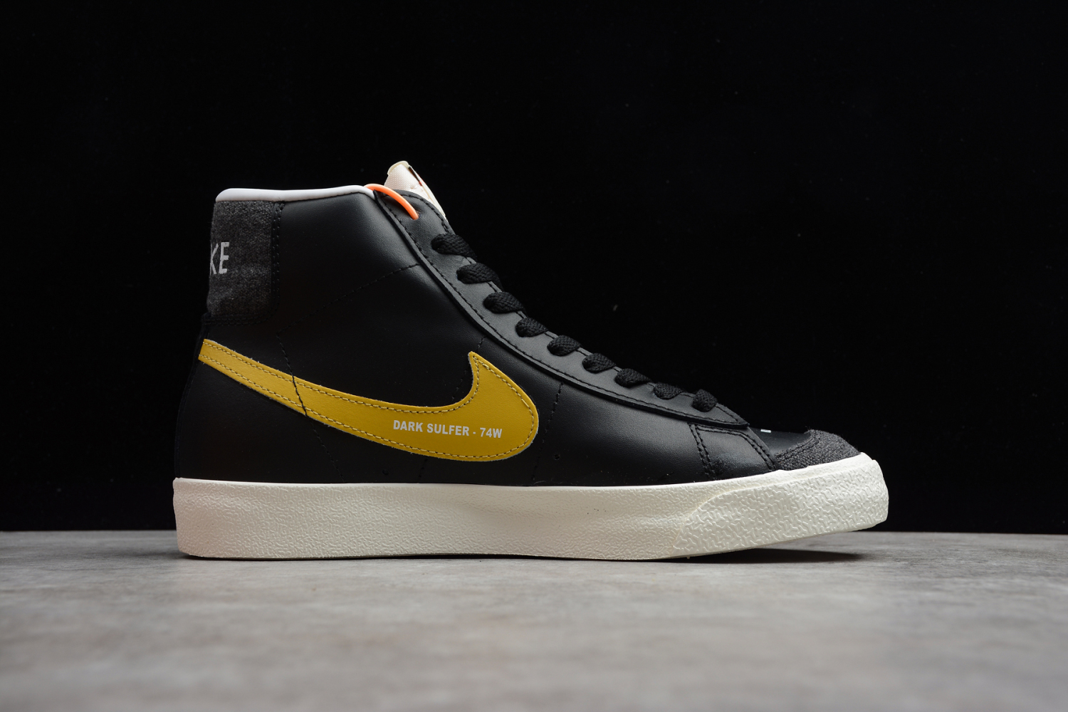 NIKE WMNS BLAZER MID 77 - DA2142-046