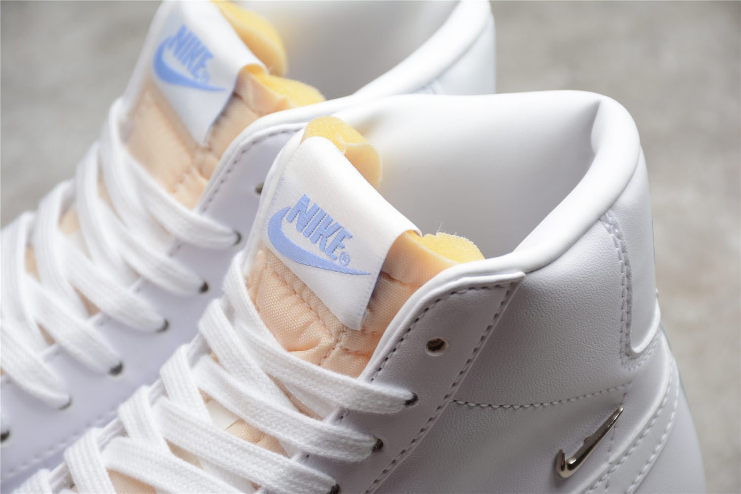 NIKE BLAZER MID 77 LX CZ4627-100