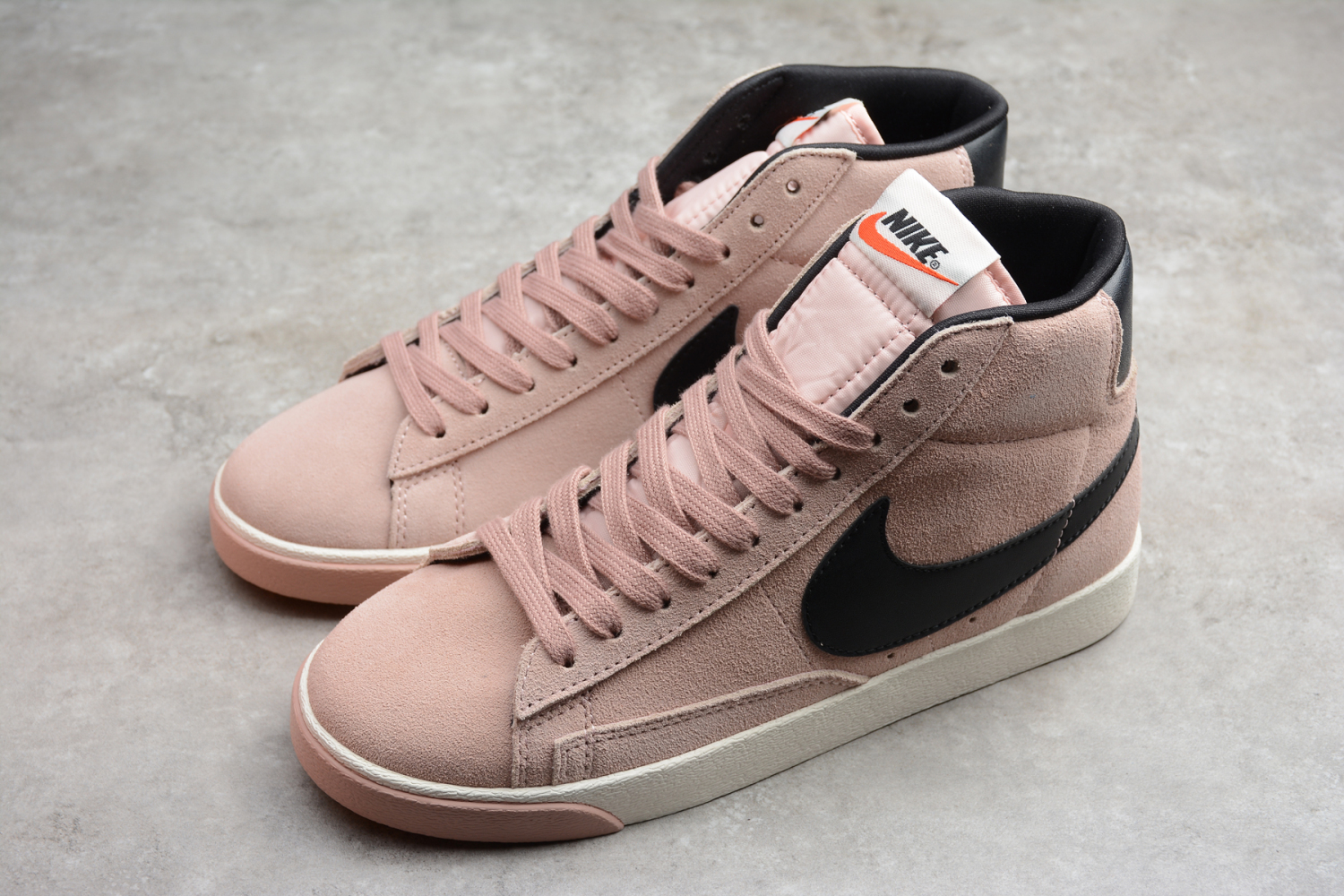OVERKILL Nike Wmns Blazer Mid Suede Vintage 917862-601