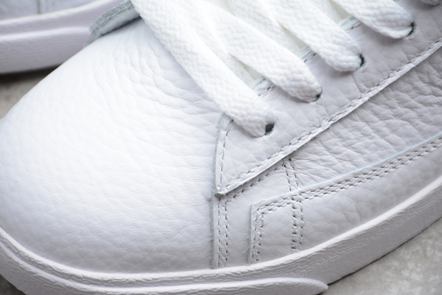 Nike Blazer Mid Retro White Black 845054-102