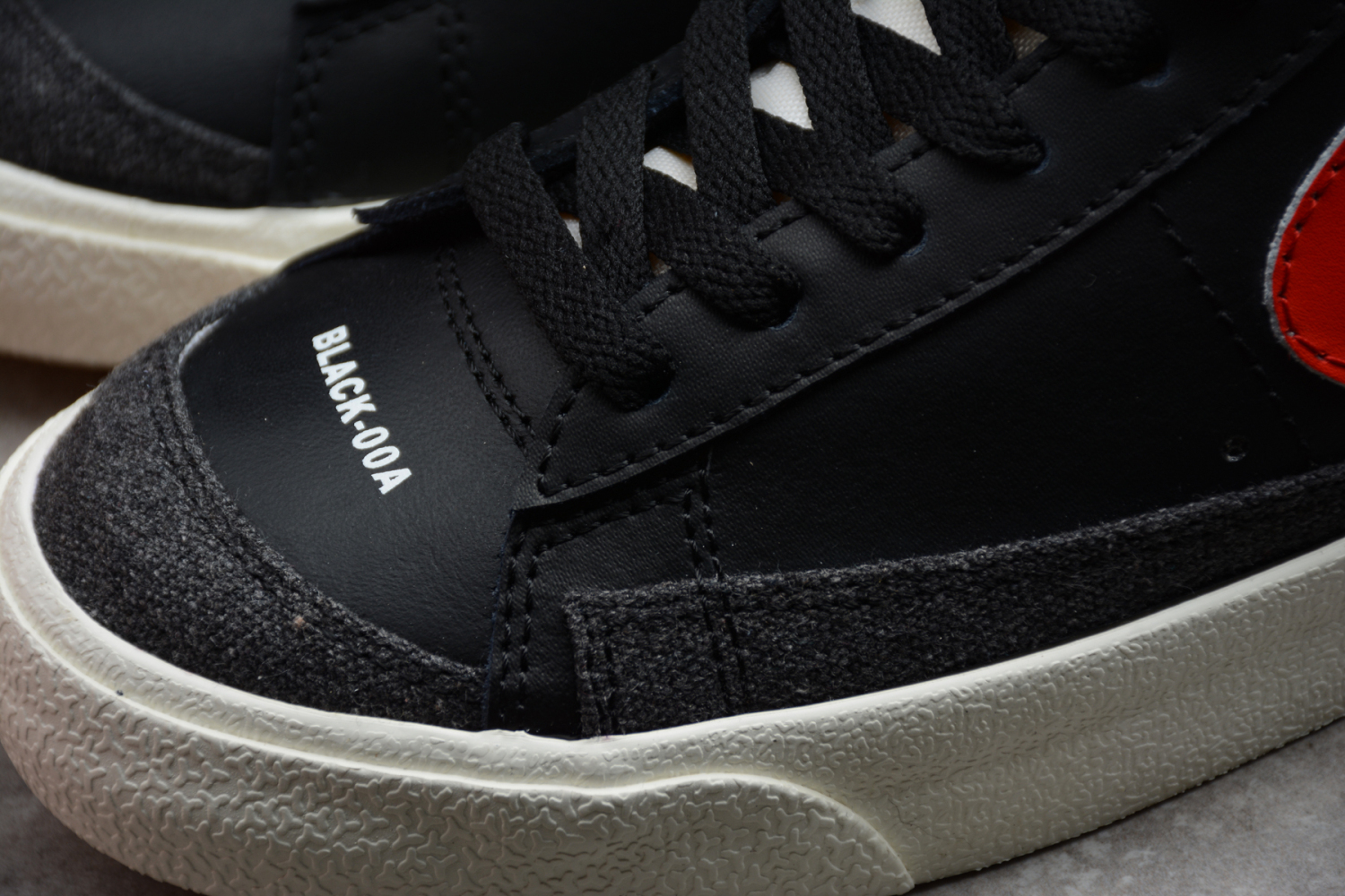 NIKE WMNS BLAZER MID 77 - DA2142-046