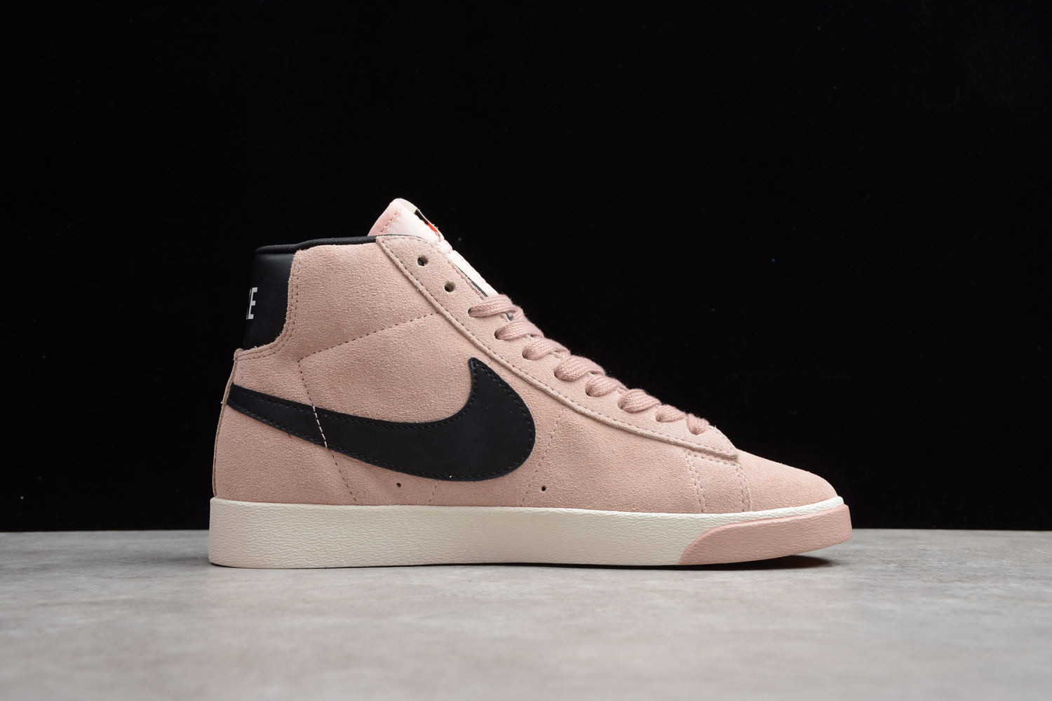 OVERKILL Nike Wmns Blazer Mid Suede Vintage 917862-601