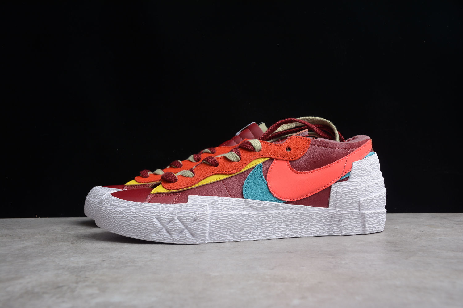 Nike Blazer Low sacai KAWS Red DM7901-600