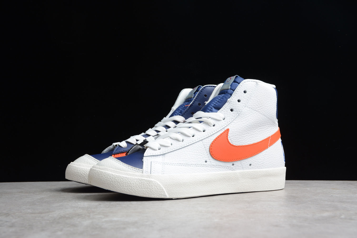 NIKE BLAZER MID 77 EMB F100 DD8025-100