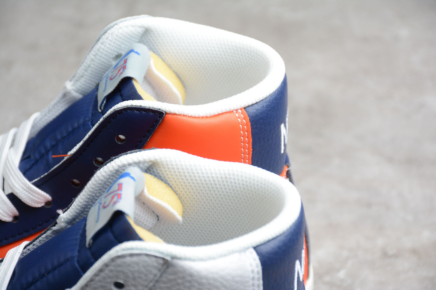 NIKE BLAZER MID 77 EMB F100 DD8025-100
