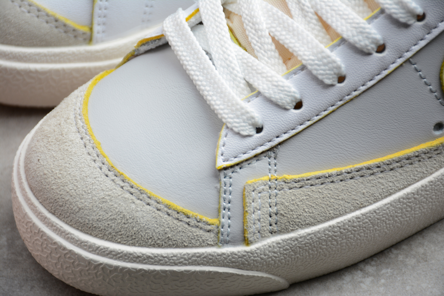 Nike Blazer MidThe New Way Sneakers/Shoes DC5203-100