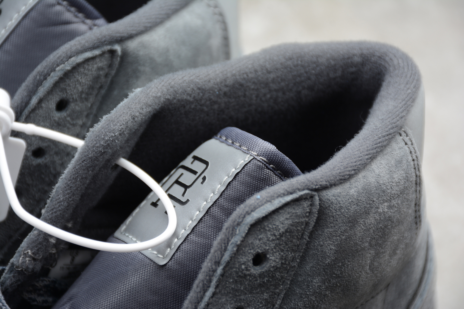 Nike Blazer Mid Retro Dark Grey Black Reflective 371761-900