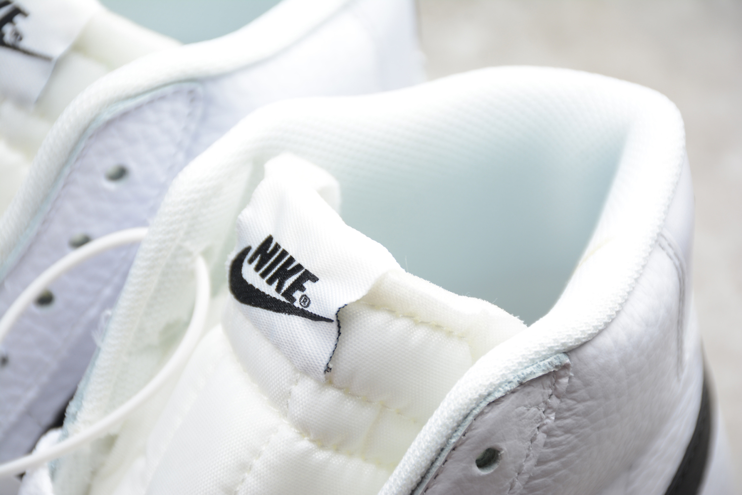 Nike Blazer Mid Retro White Black 845054-102