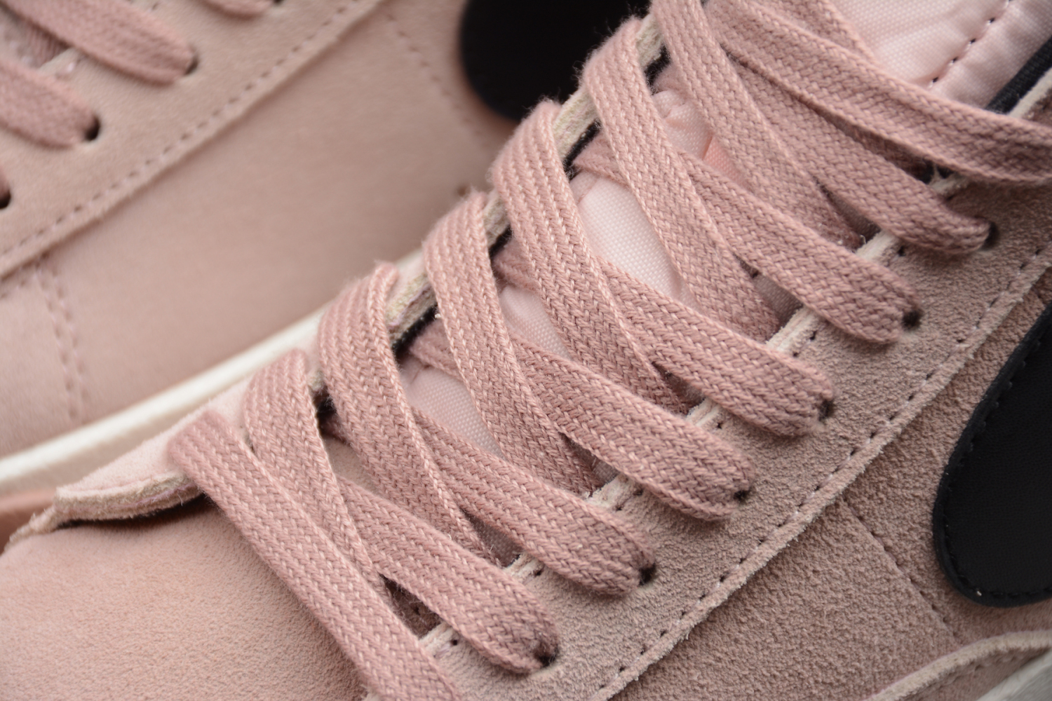 OVERKILL Nike Wmns Blazer Mid Suede Vintage 917862-601