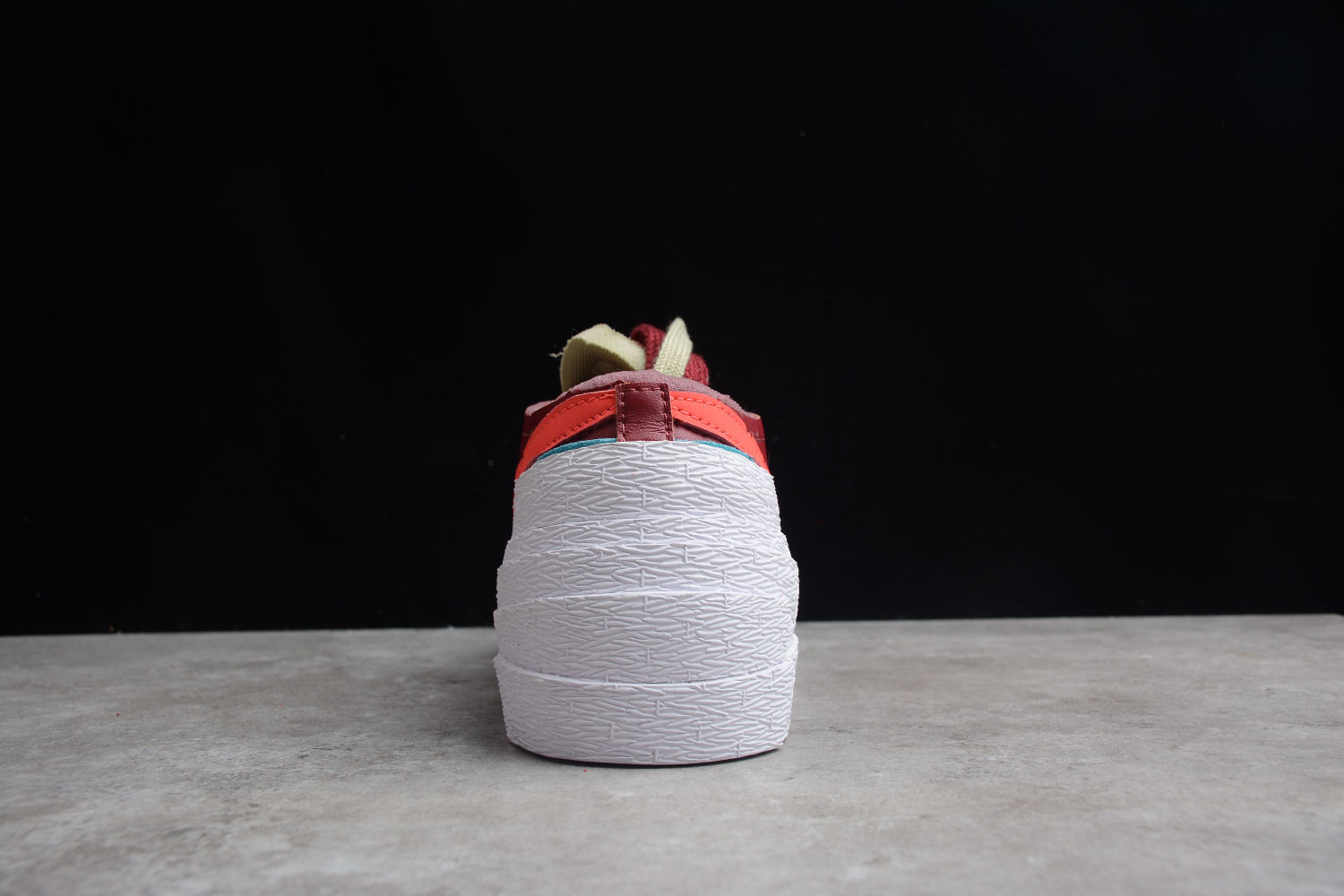 Nike Blazer Low sacai KAWS Red DM7901-600