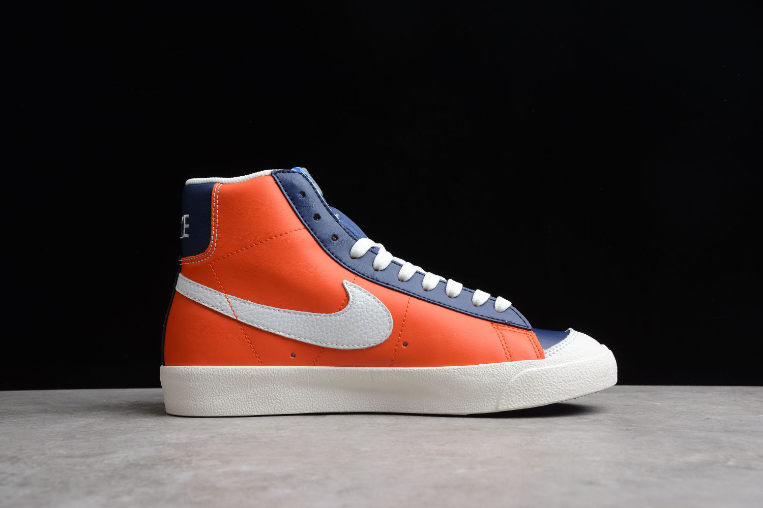 NIKE BLAZER MID 77 EMB F100 DD8025-100