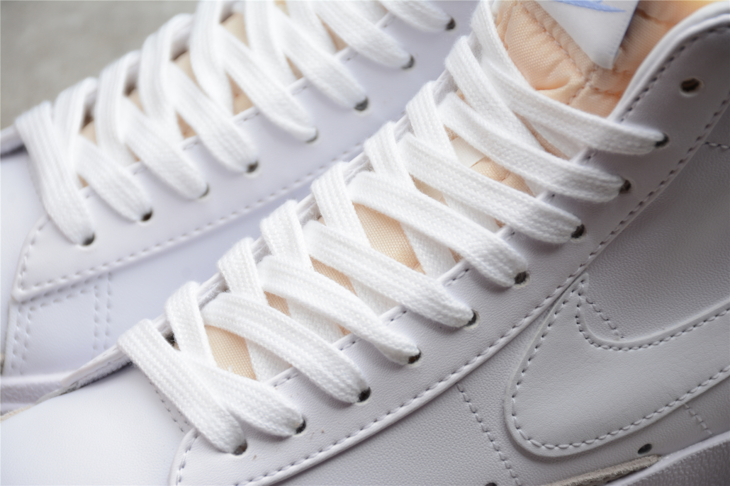 NIKE BLAZER MID 77 LX CZ4627-100