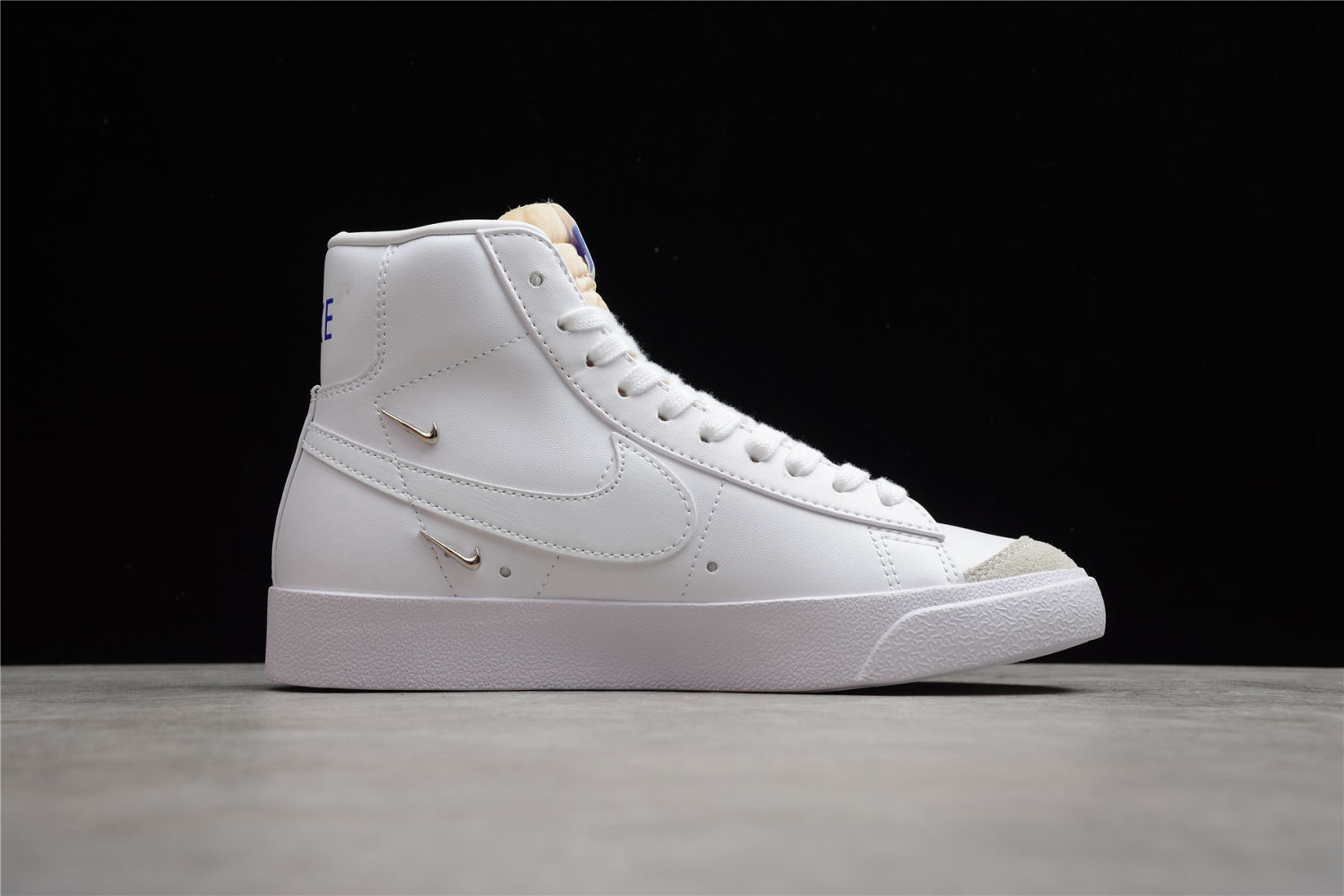 NIKE BLAZER MID 77 LX CZ4627-100