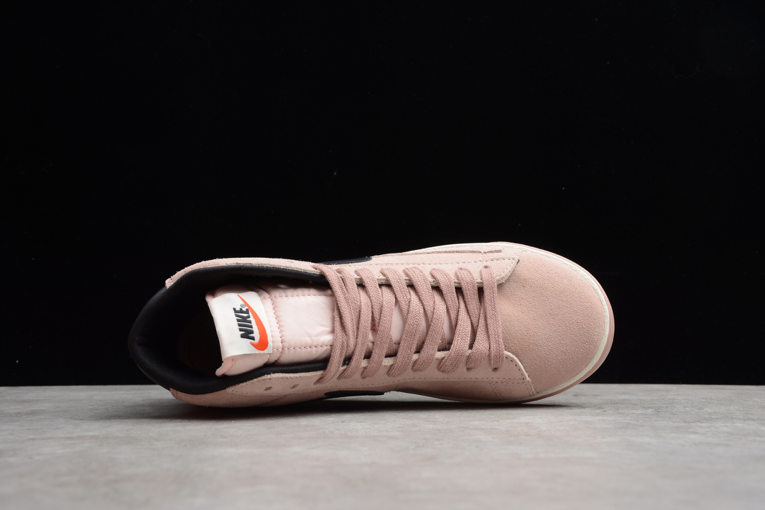 OVERKILL Nike Wmns Blazer Mid Suede Vintage 917862-601