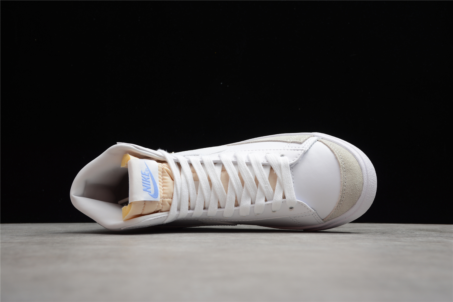 NIKE BLAZER MID 77 LX CZ4627-100