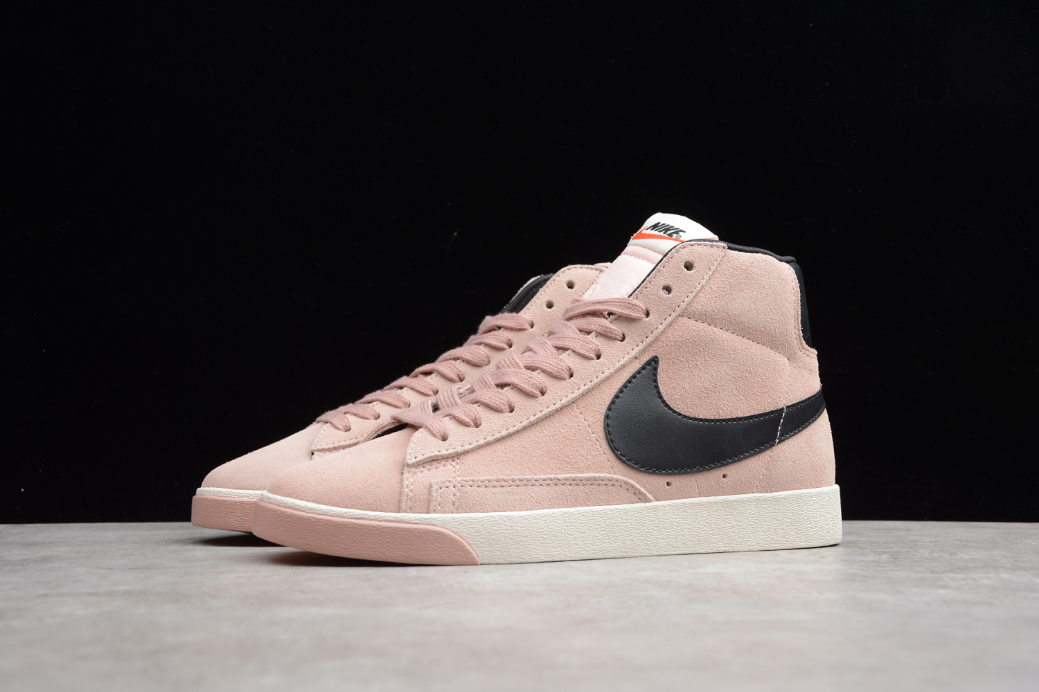 OVERKILL Nike Wmns Blazer Mid Suede Vintage 917862-601