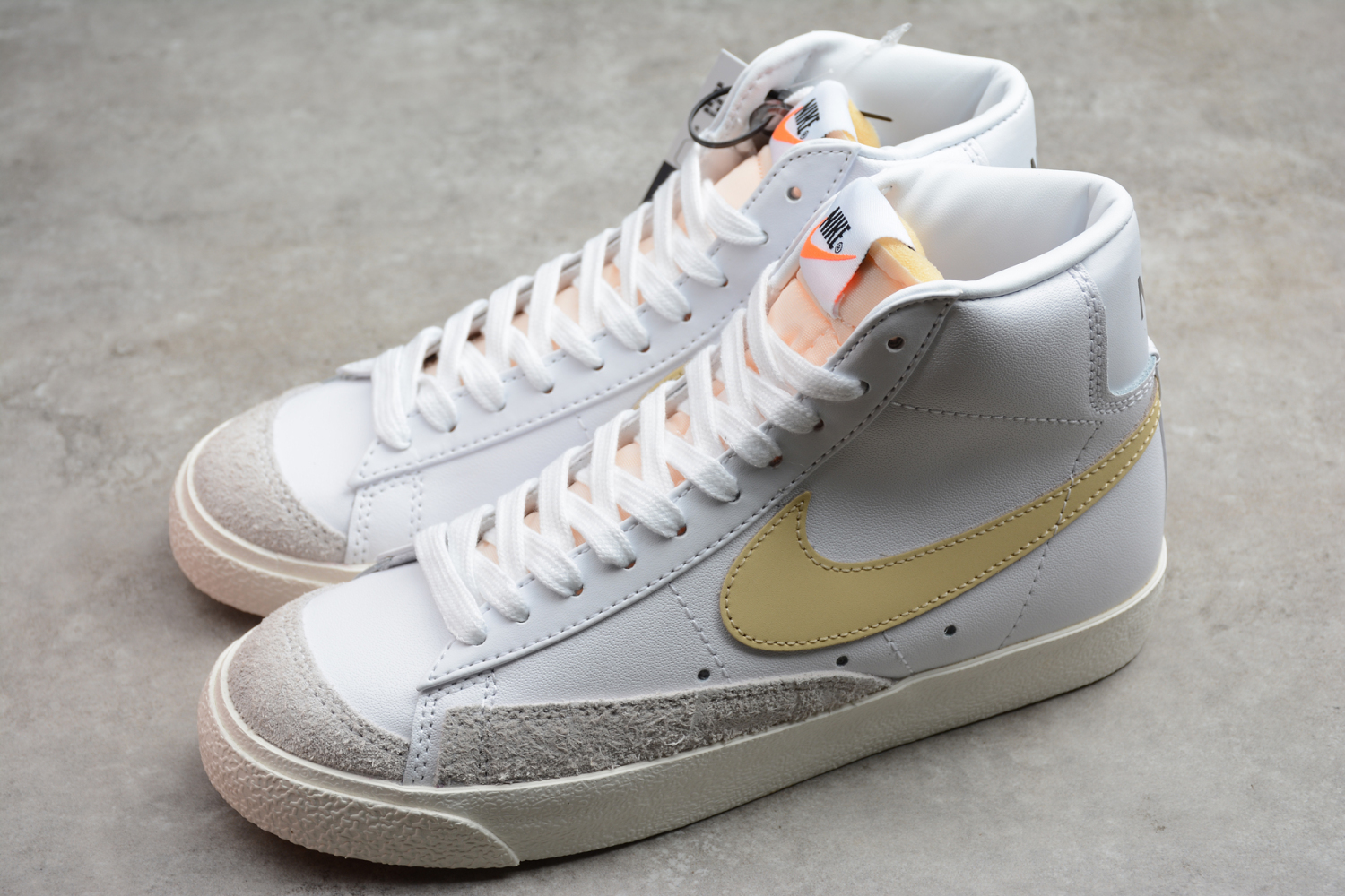 NIKE BLAZER MID 77 CZ1055-109