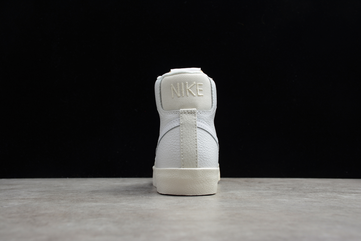 NIKE BLAZER MID 77  CW7583-100