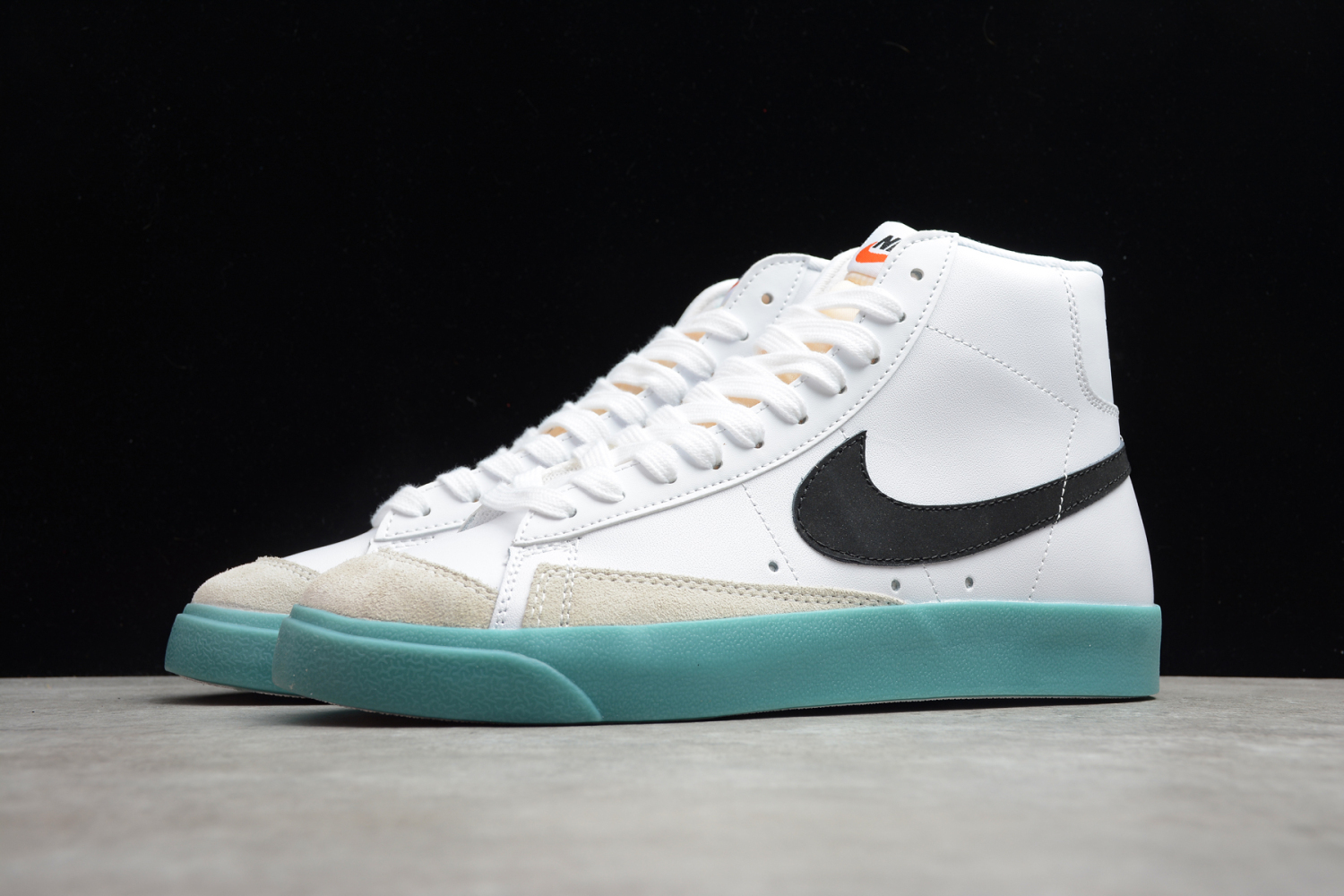 Nike Blazer Mid ’77 Vintage White Black Hook Light Blue BQ6805-101
