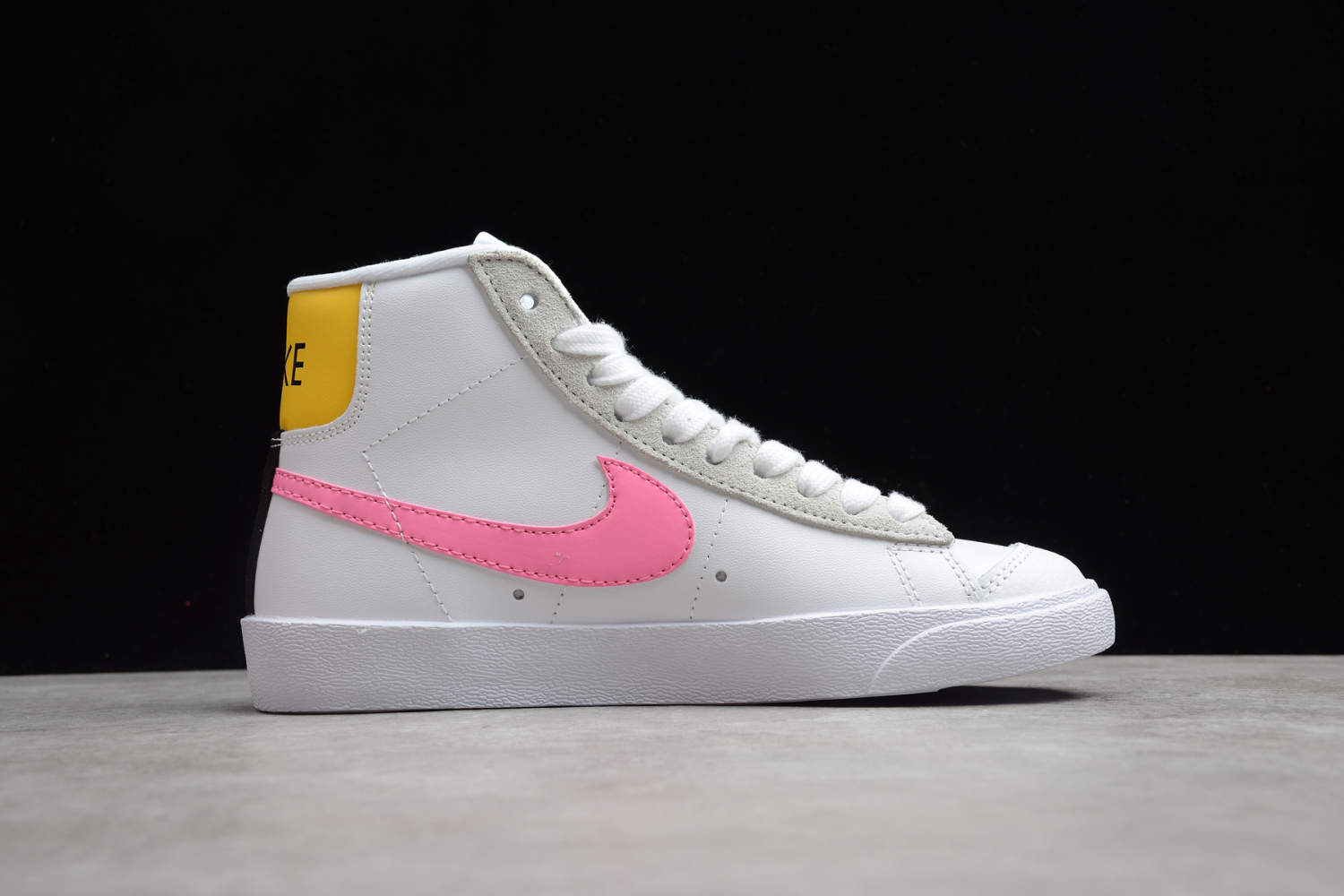 Nike Wmns Blazer Mid Vintage 77   DA4295 100