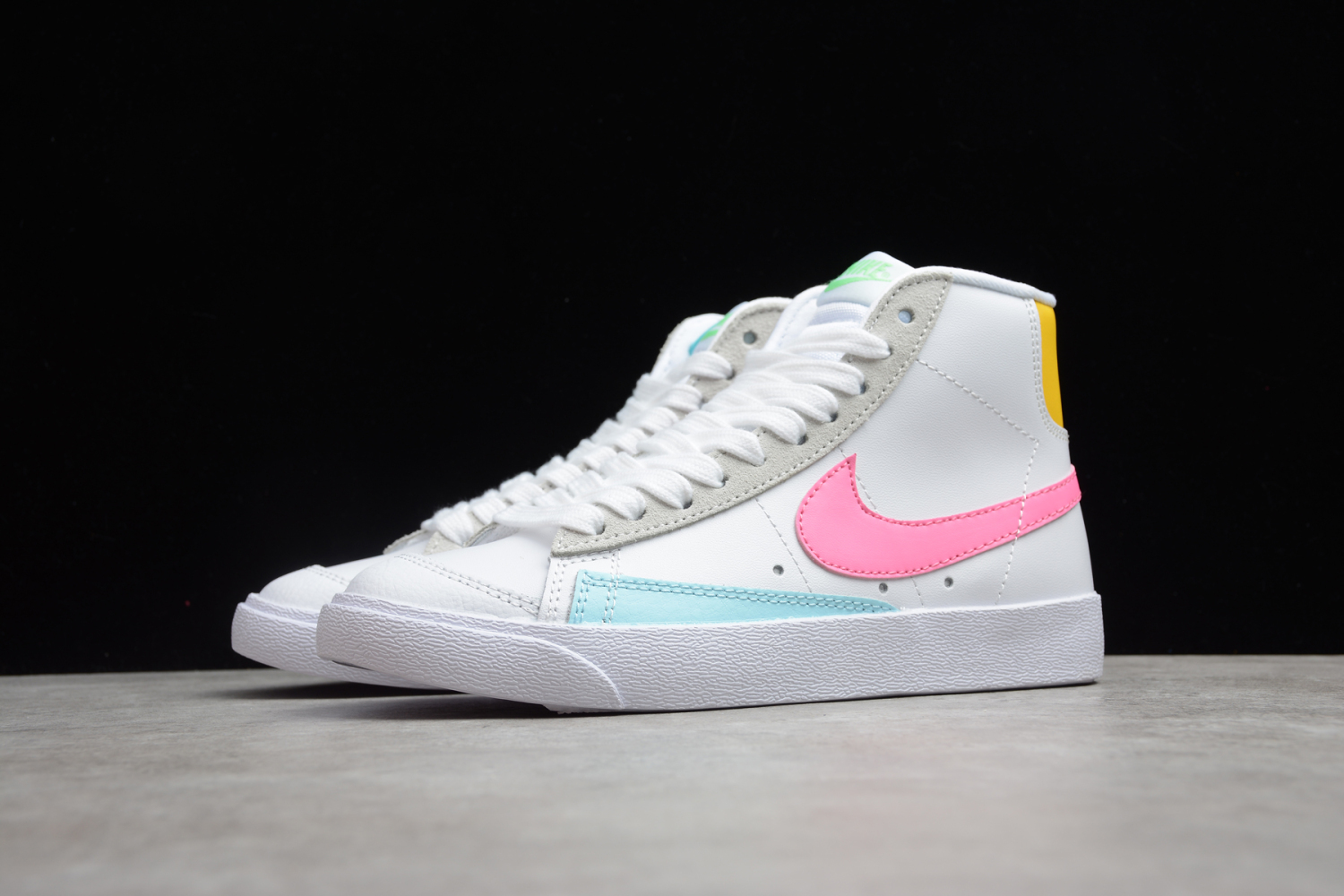 Nike Wmns Blazer Mid Vintage 77   DA4295 100