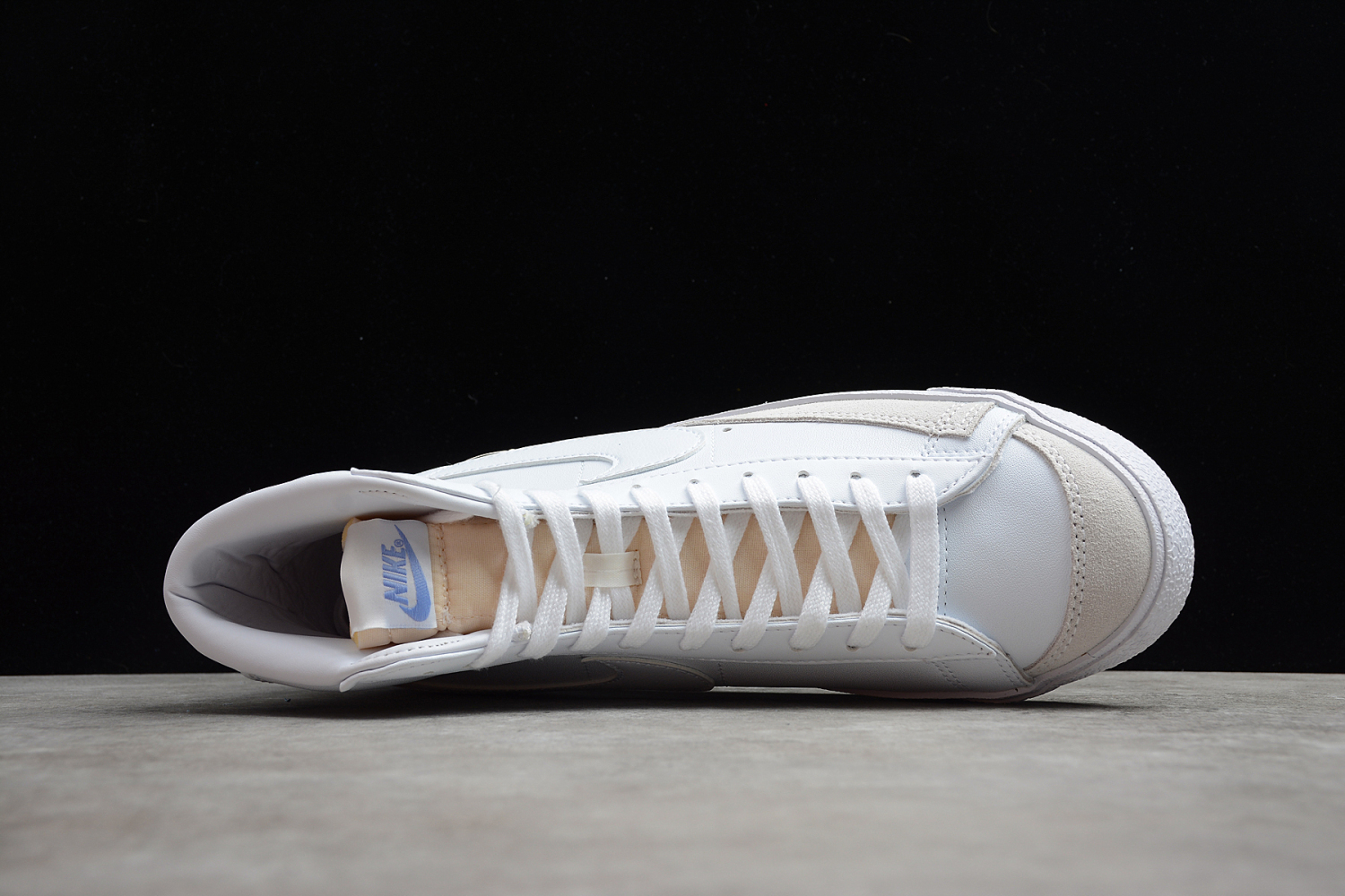 NIKE BLAZER MID 77 LX  CZ4627-100