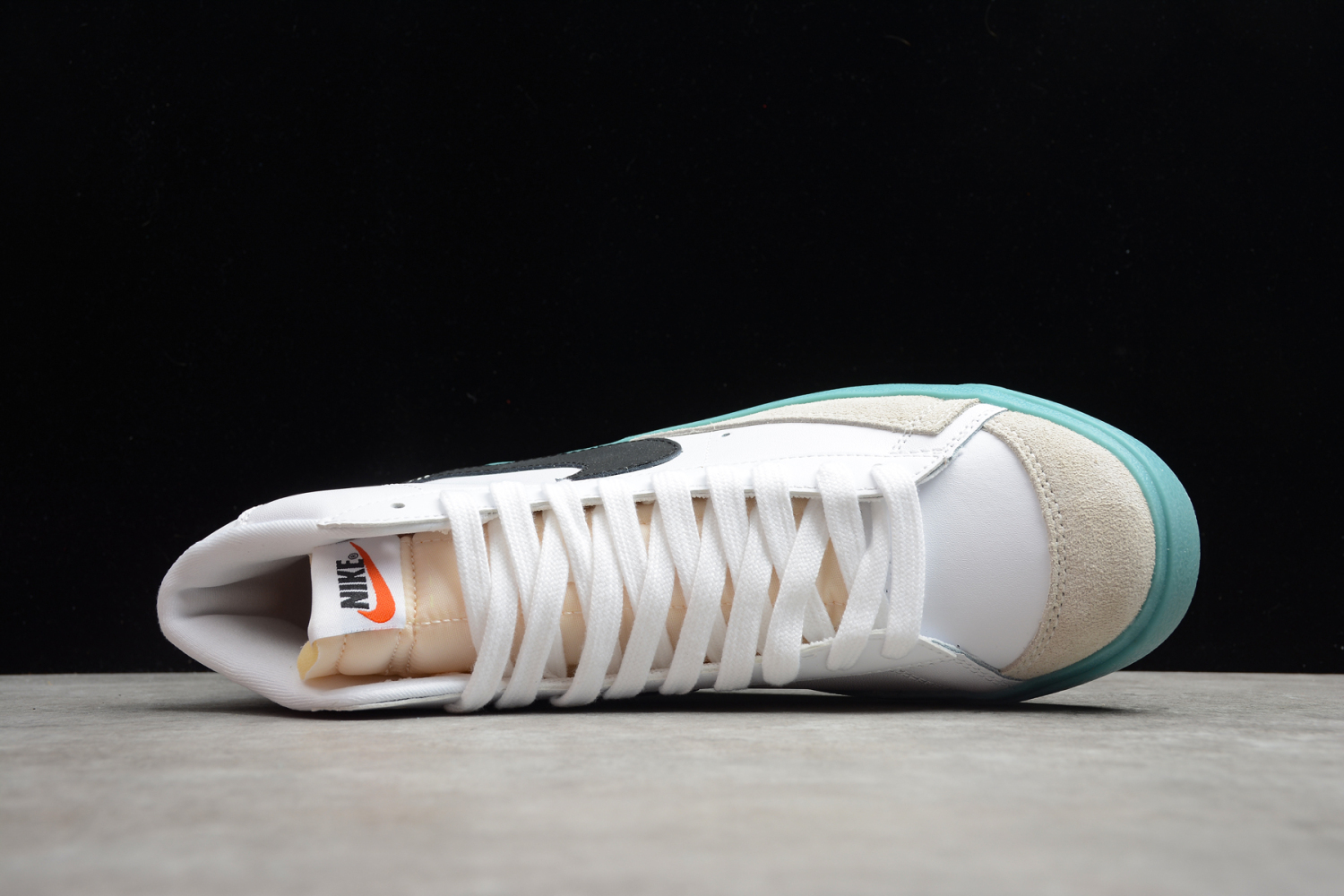 Nike Blazer Mid ’77 Vintage White Black Hook Light Blue BQ6805-101