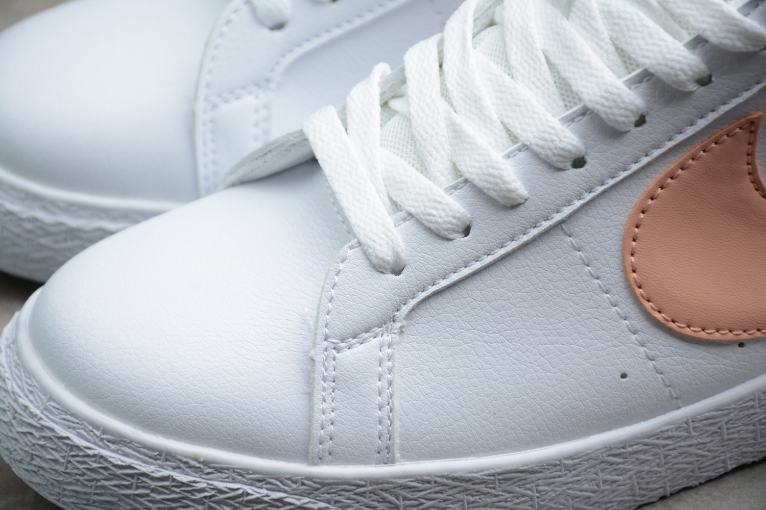 Nike SB Zoom Blazer Mid White Celestial Gold  CJ6983-102