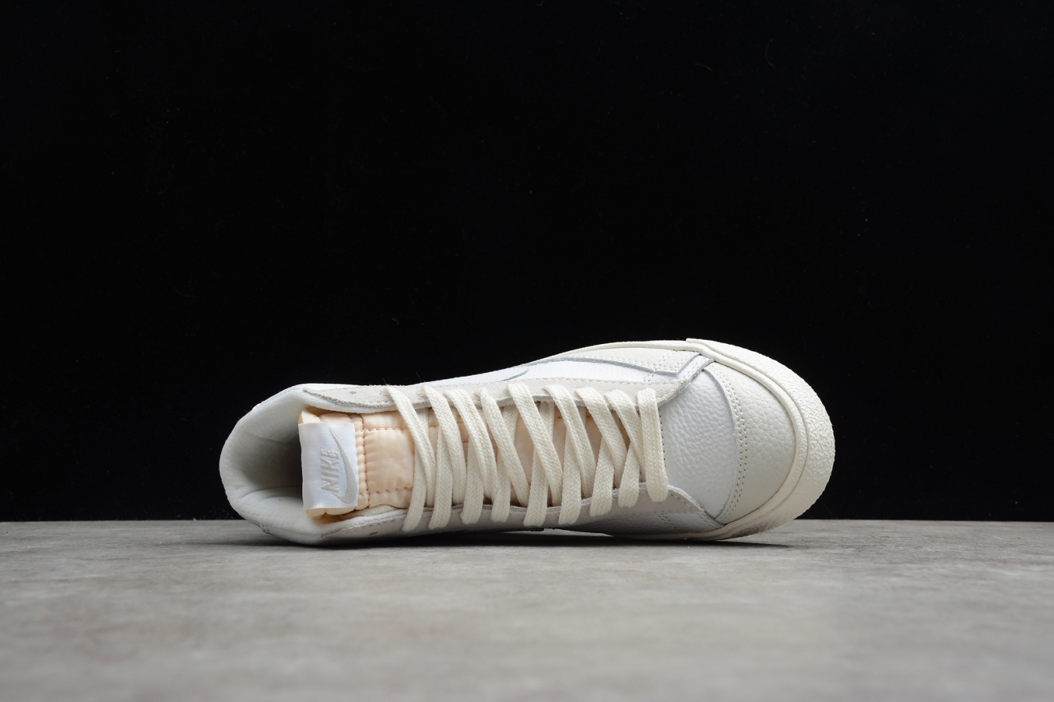 NIKE BLAZER MID 77  CW7583-100
