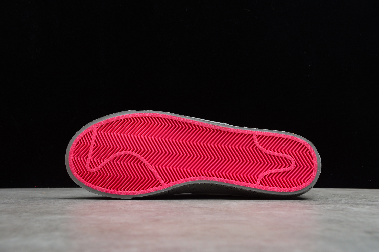 NIKE BLAZER MID 77 SHANGHAI DC9170-001