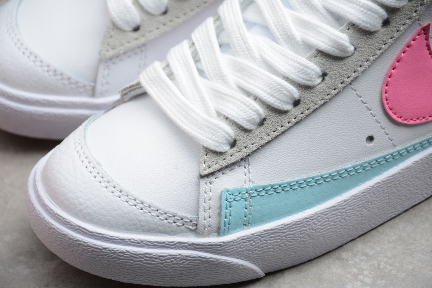 Nike Wmns Blazer Mid Vintage 77   DA4295 100