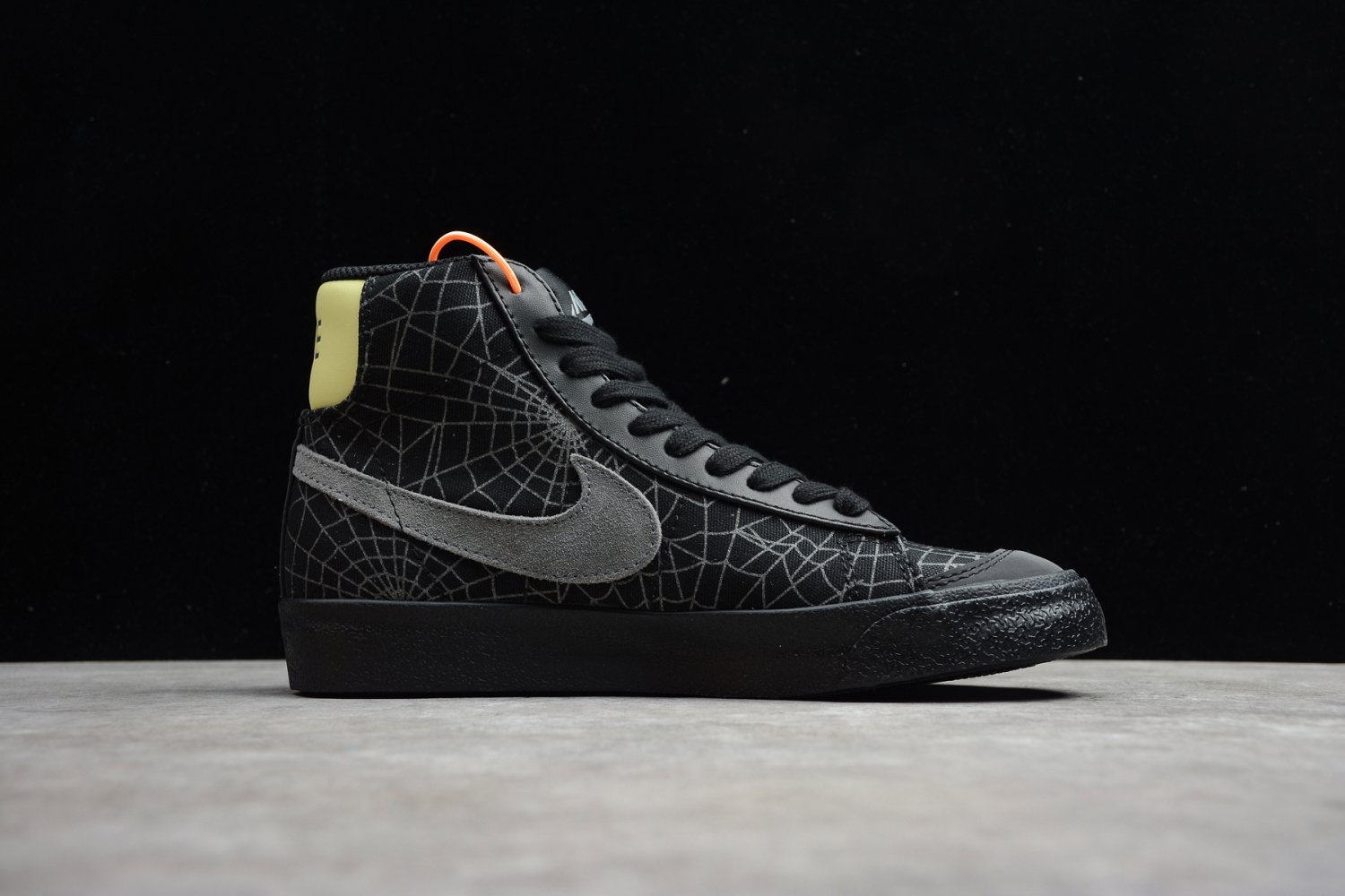 NIKE BLAZER MID 77  DC1929-001
