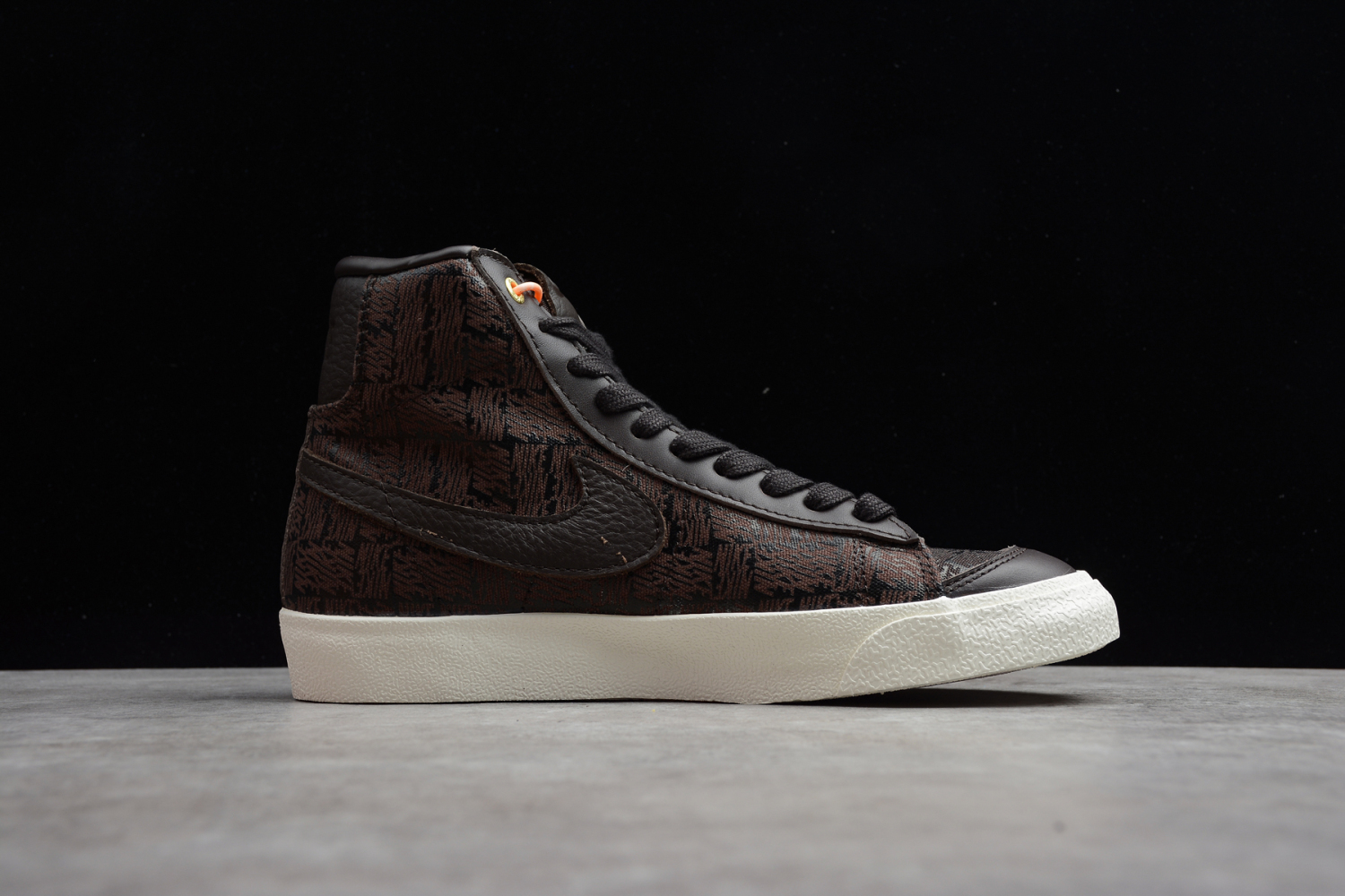 NIKE BLAZER MID 77 DA4299-200