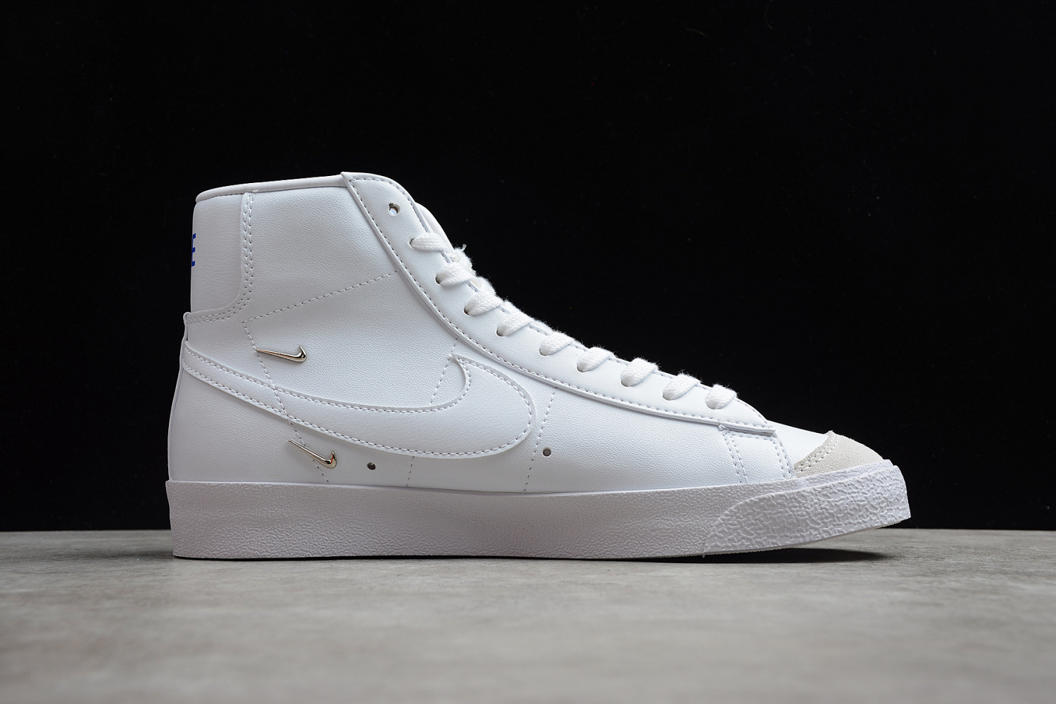 NIKE BLAZER MID 77 LX  CZ4627-100