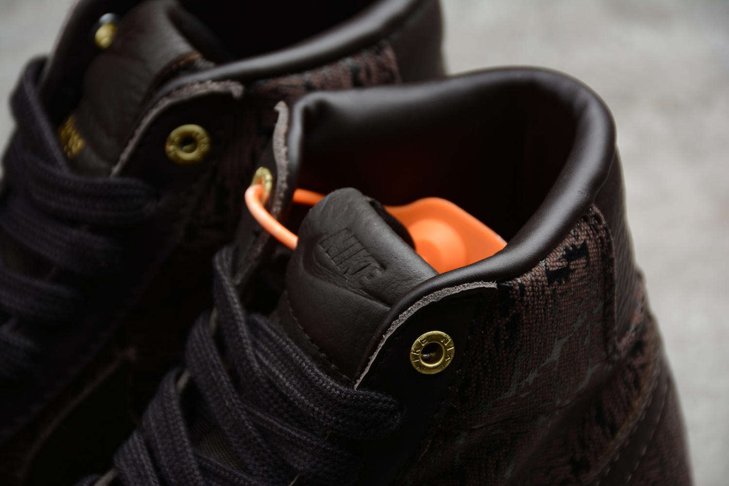 NIKE BLAZER MID 77 DA4299-200