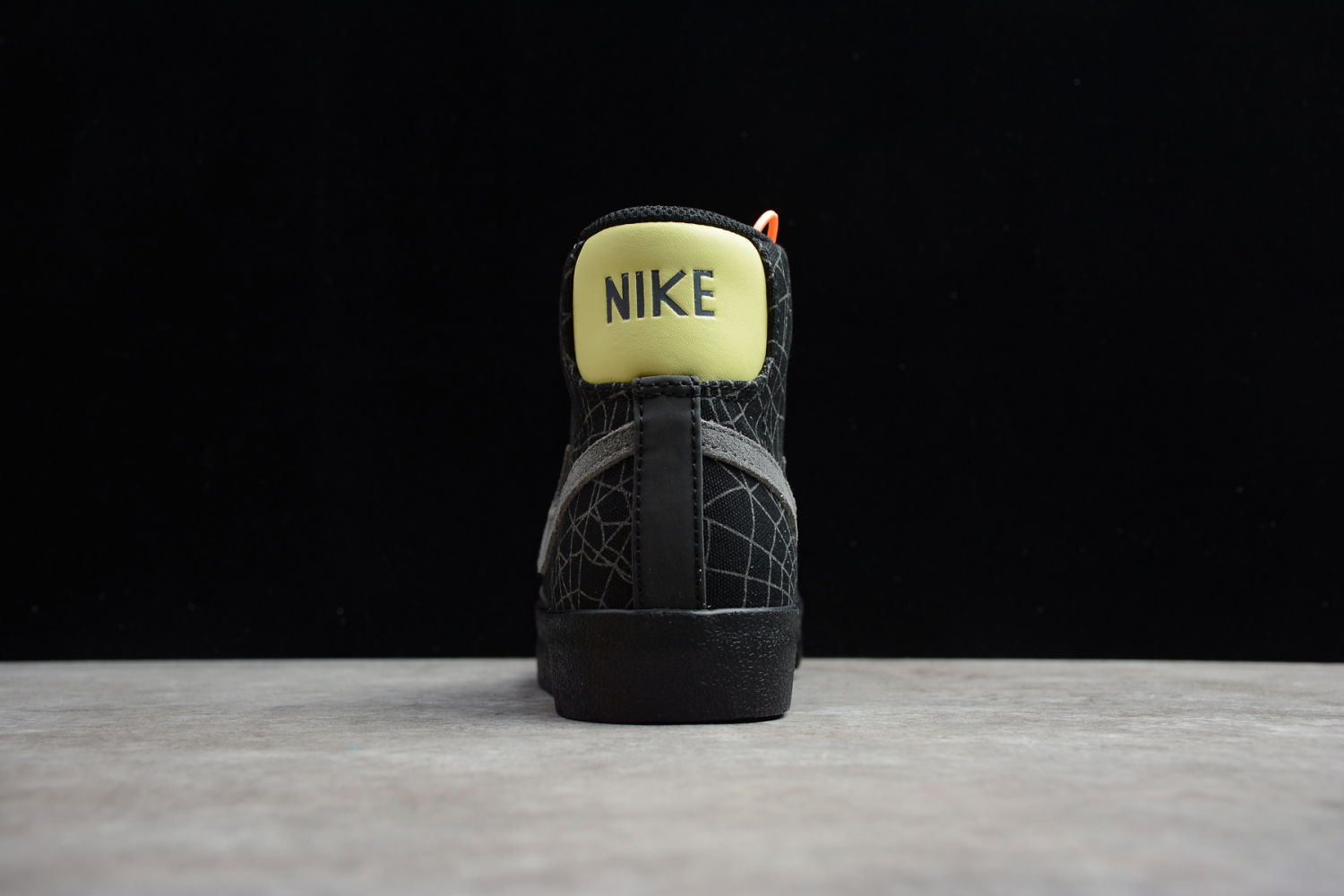 NIKE BLAZER MID 77  DC1929-001