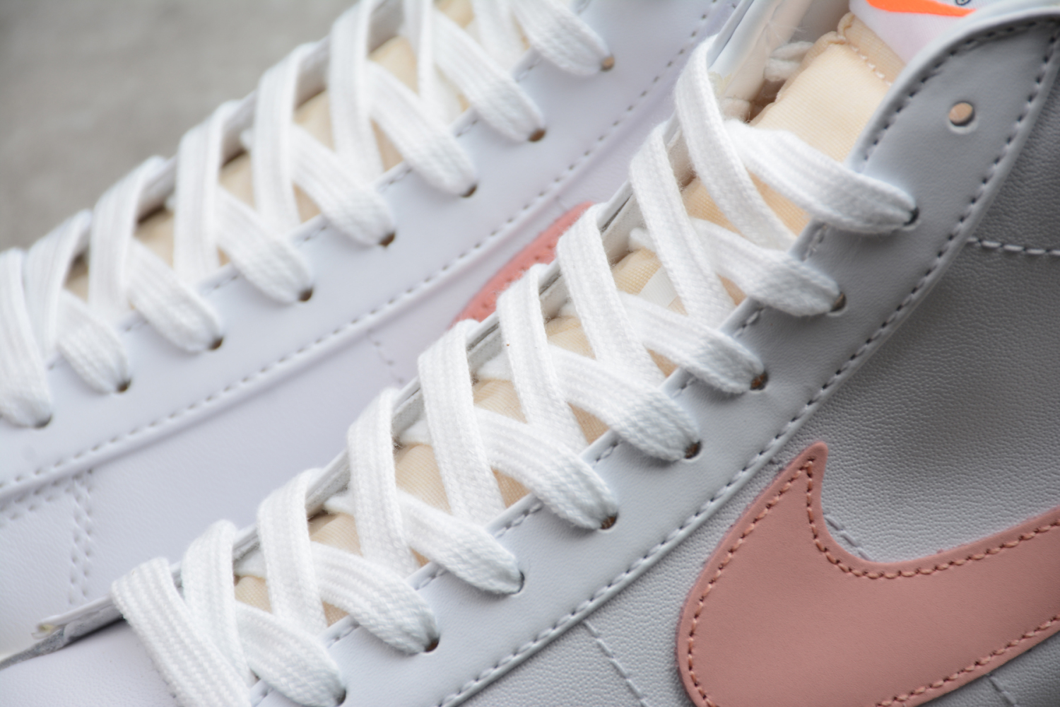 Nike Blazer Mid 77 White Atomic Pink (W)  CZ1055-110