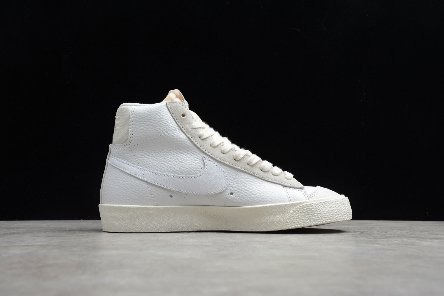 NIKE BLAZER MID 77  CW7583-100